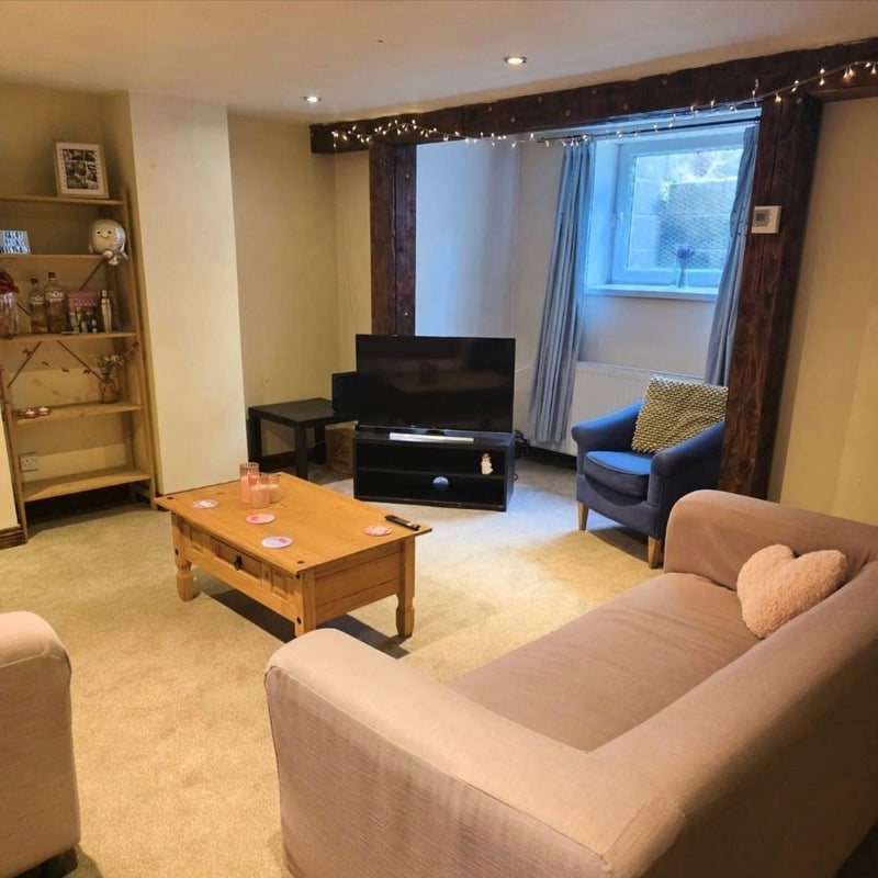 Room Headingley Avenue in Leeds