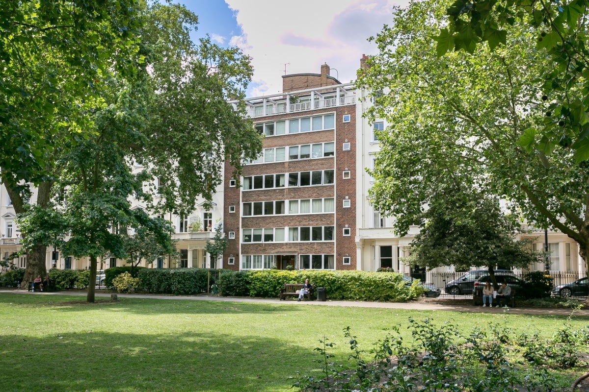 Flat St George's Square in City of Westminster