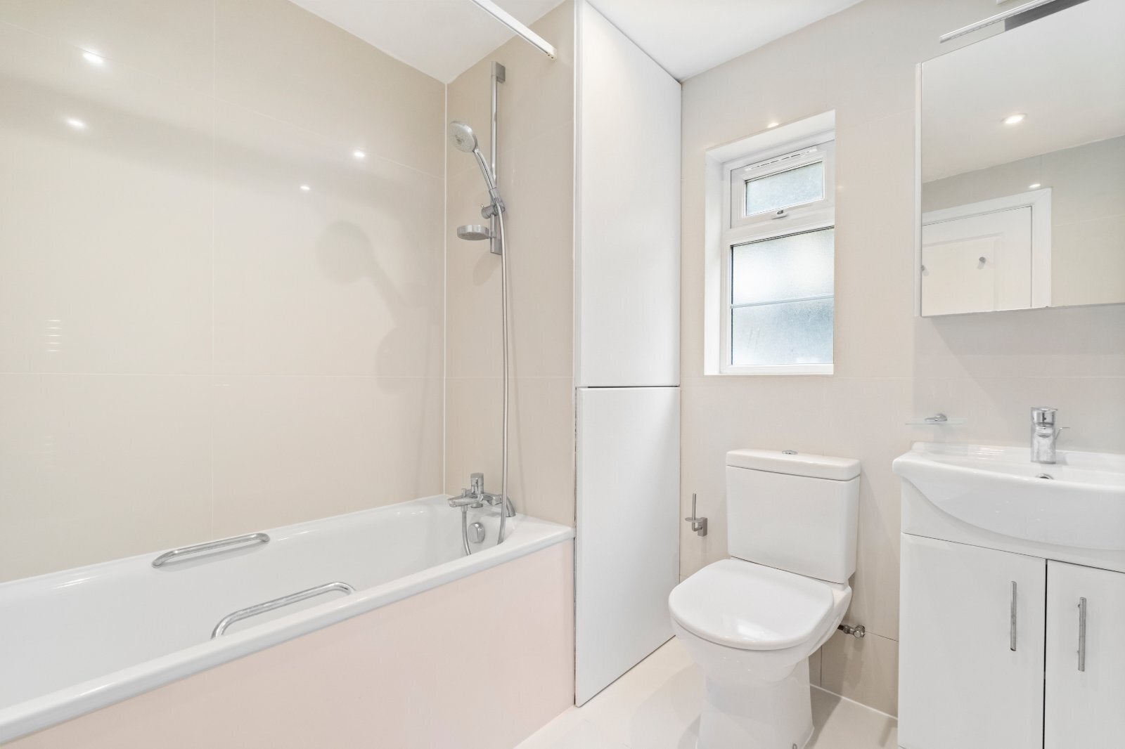 House Abingdon Villas in Greater London