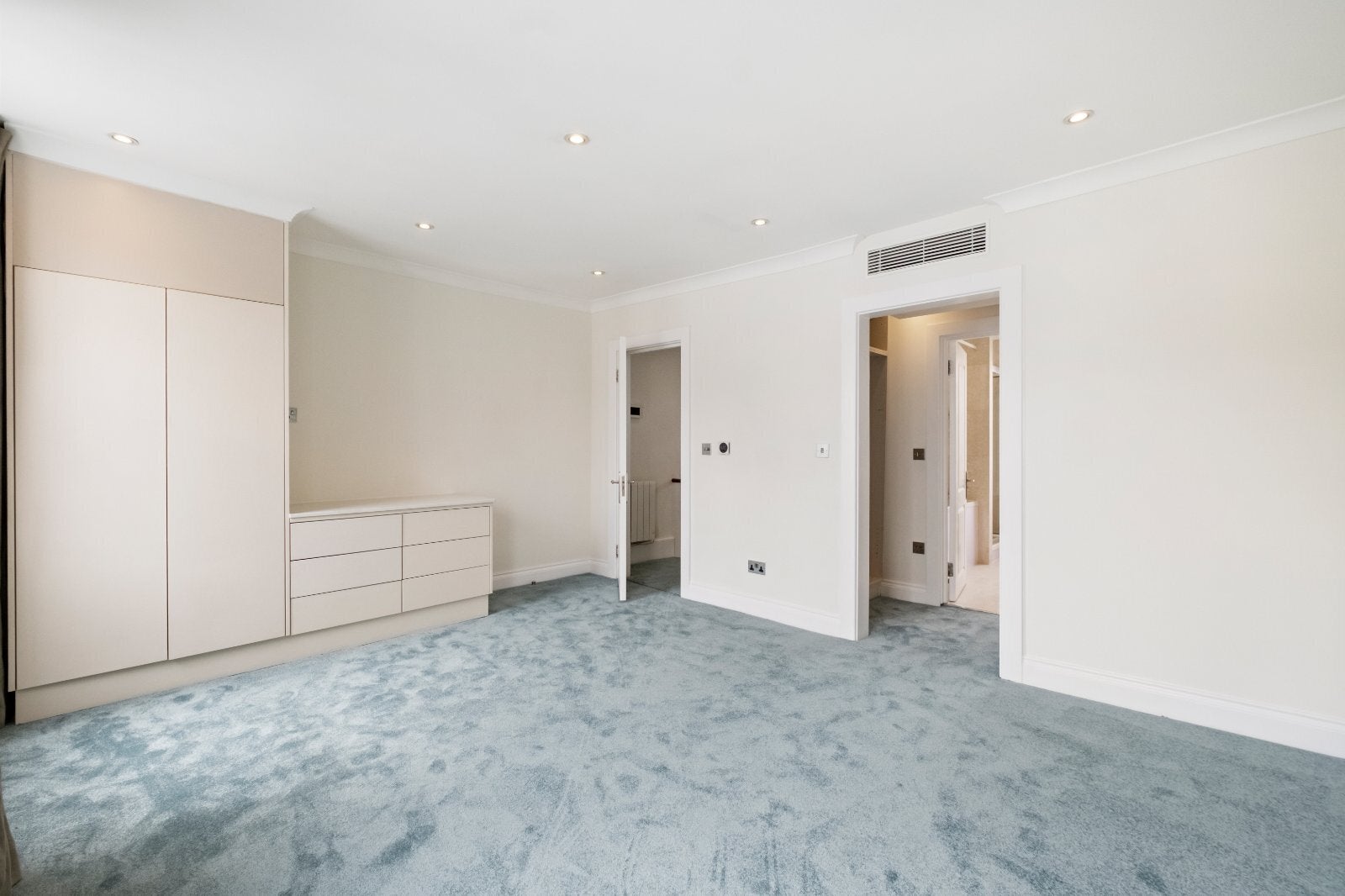 House Abingdon Villas in Greater London