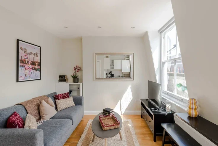 Flat Great Titchfield Street in City of Westminster