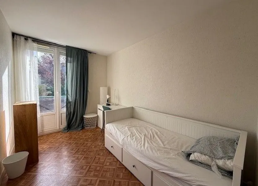 Flat Rue de l'Adjudant Velin in Tours