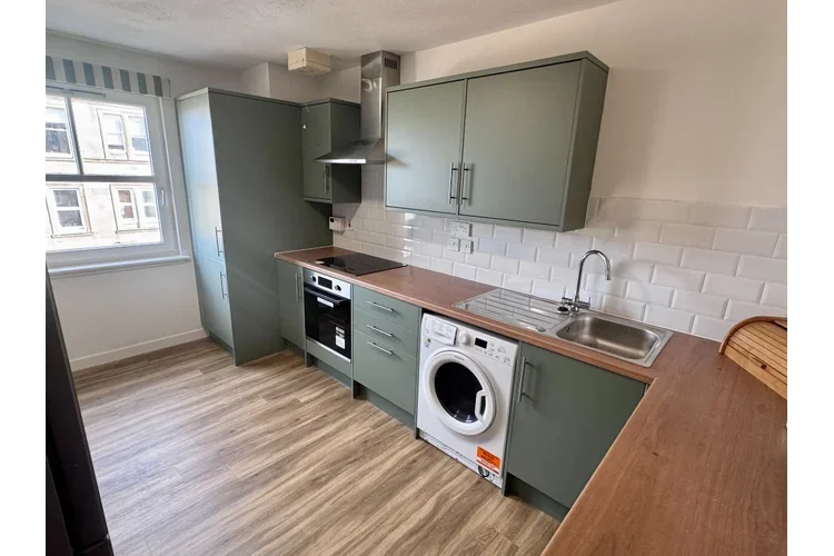 Flat Polwarth Gardens in City of Edinburgh