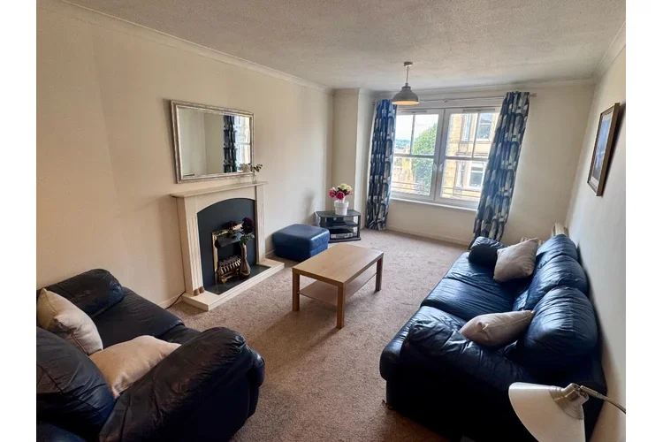 Flat Polwarth Gardens in City of Edinburgh