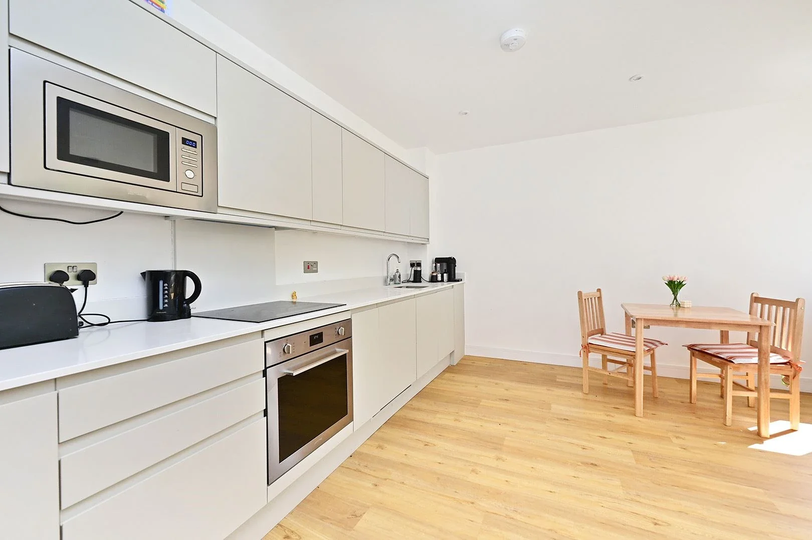 Flat Farnborough Road in Rushmoor