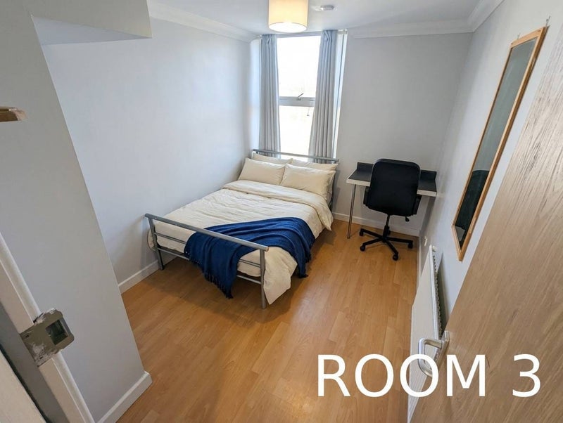 Room Woodville Road in Cardiff