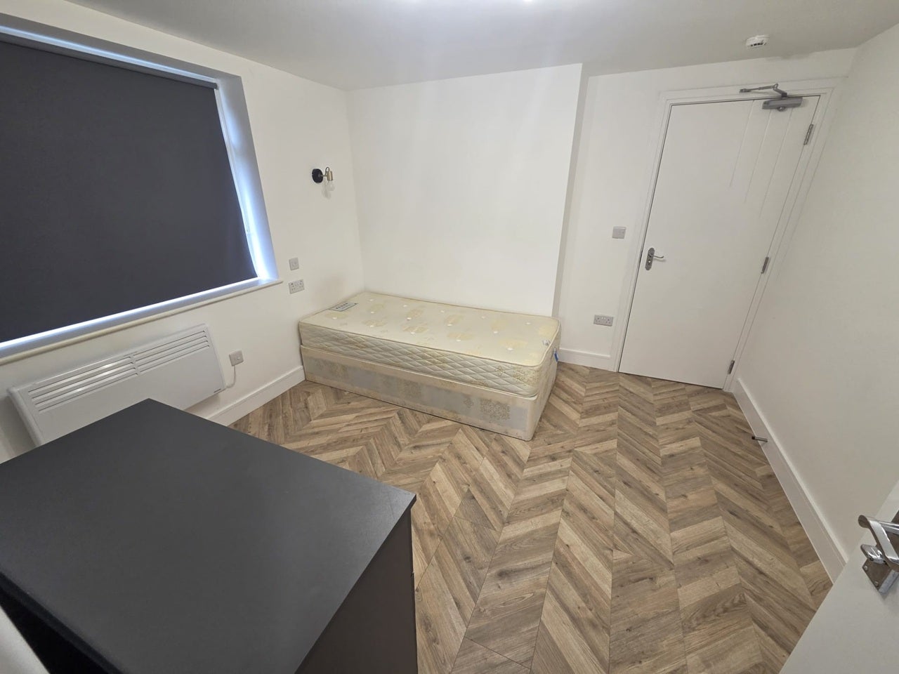 Room Elizabethan Way in Borough of Spelthorne
