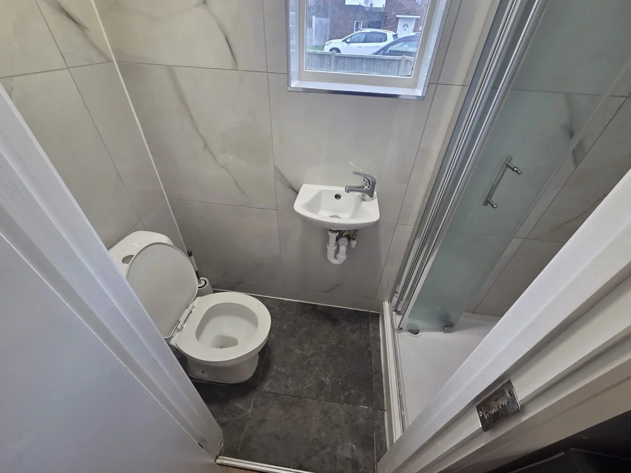 Room Elizabethan Way in Borough of Spelthorne