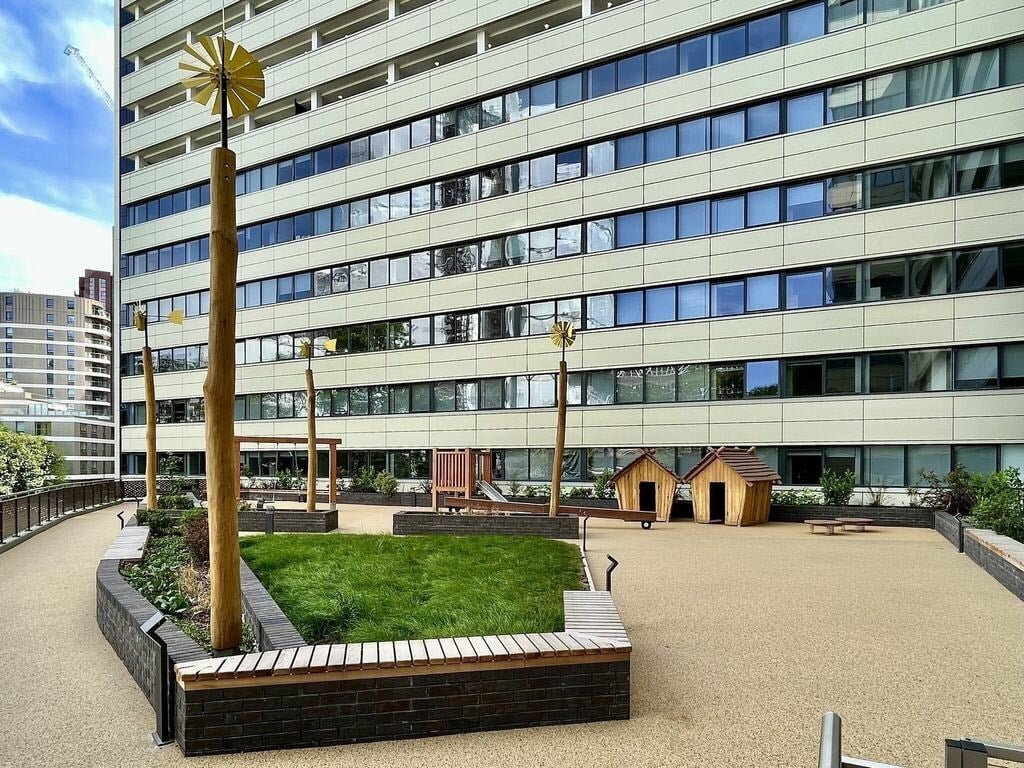 Flat Humphry Repton Lane in Greater London