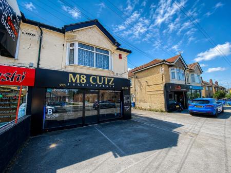 Flat Wallisdown Road in Poole