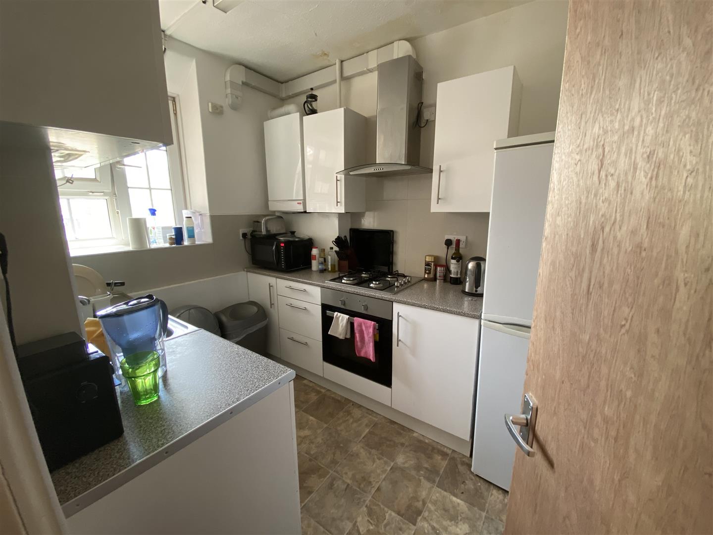 Room Harper Road in Greater London