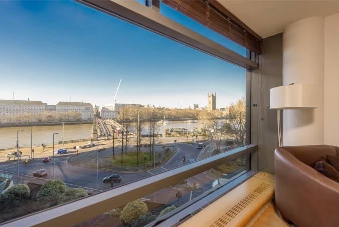 Flat Albert Embankment in Greater London