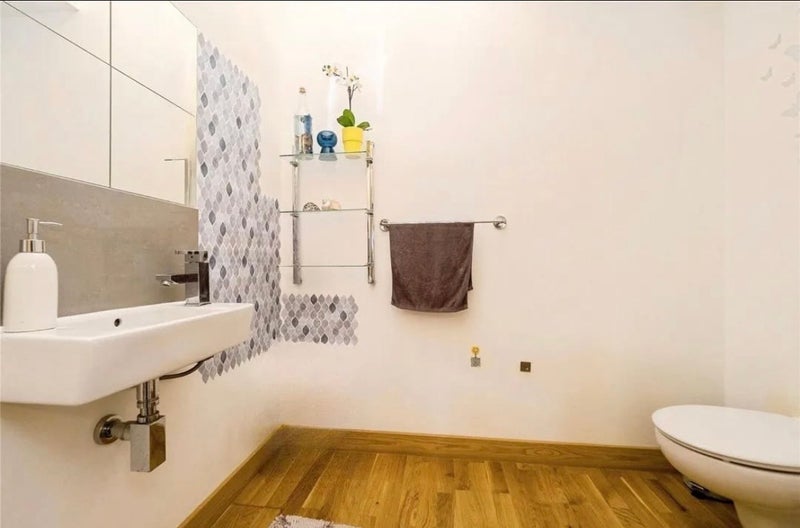Room High Street in Greater London