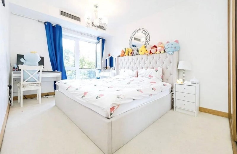 Room High Street in Greater London