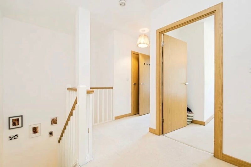 Room High Street in Greater London