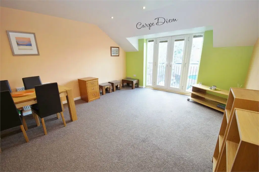 Flat Charles Warren Close in Rugby