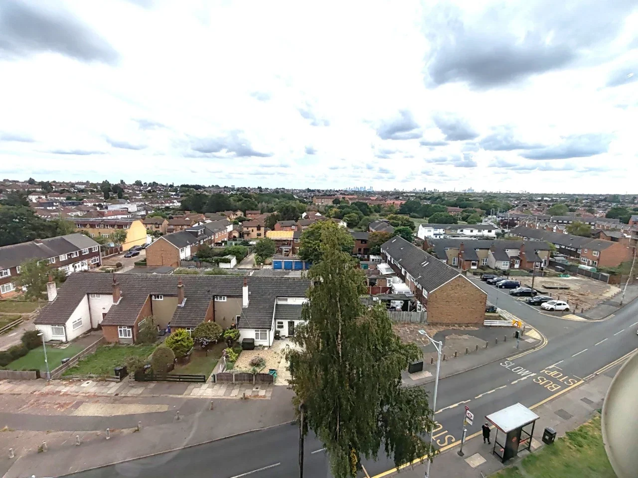 Flat Fullwell Avenue in Greater London