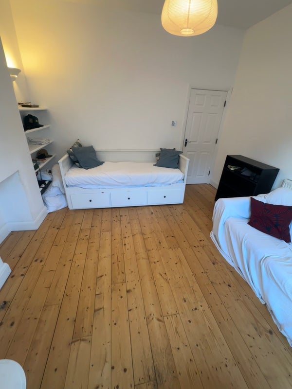 Room Kellett Road in Greater London