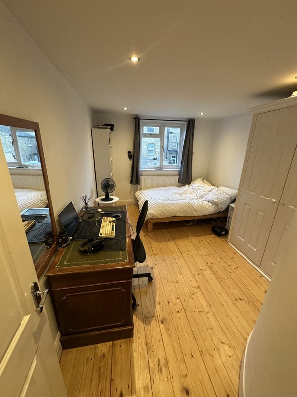 Room Kellett Road in Greater London