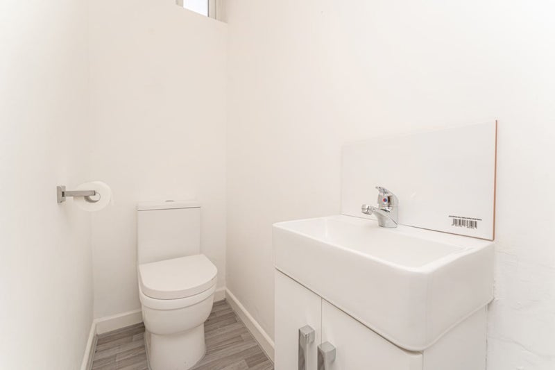 Room Blackstock Road in Greater London