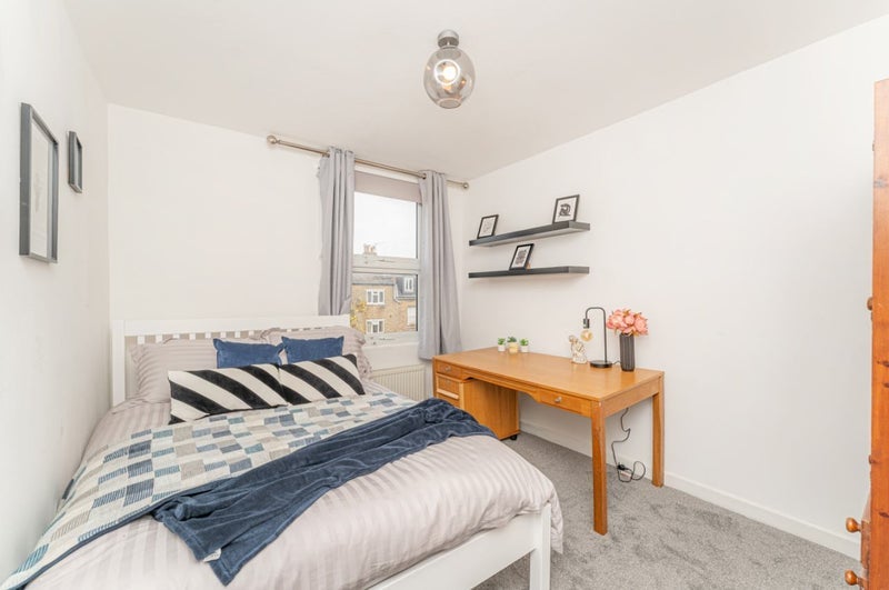 Room Blackstock Road in Greater London