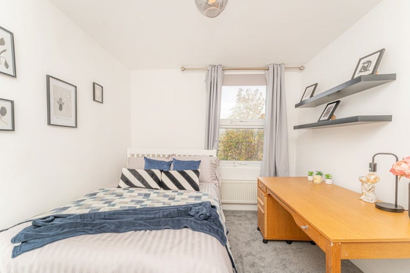 Room Blackstock Road in Greater London