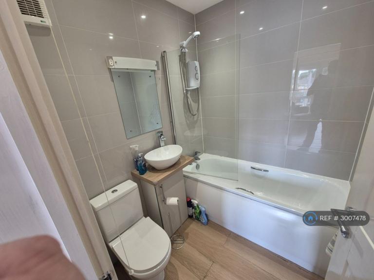 Flat Eversley Road in Swansea