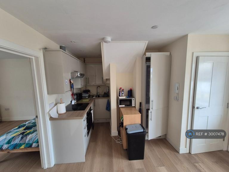 Flat Eversley Road in Swansea