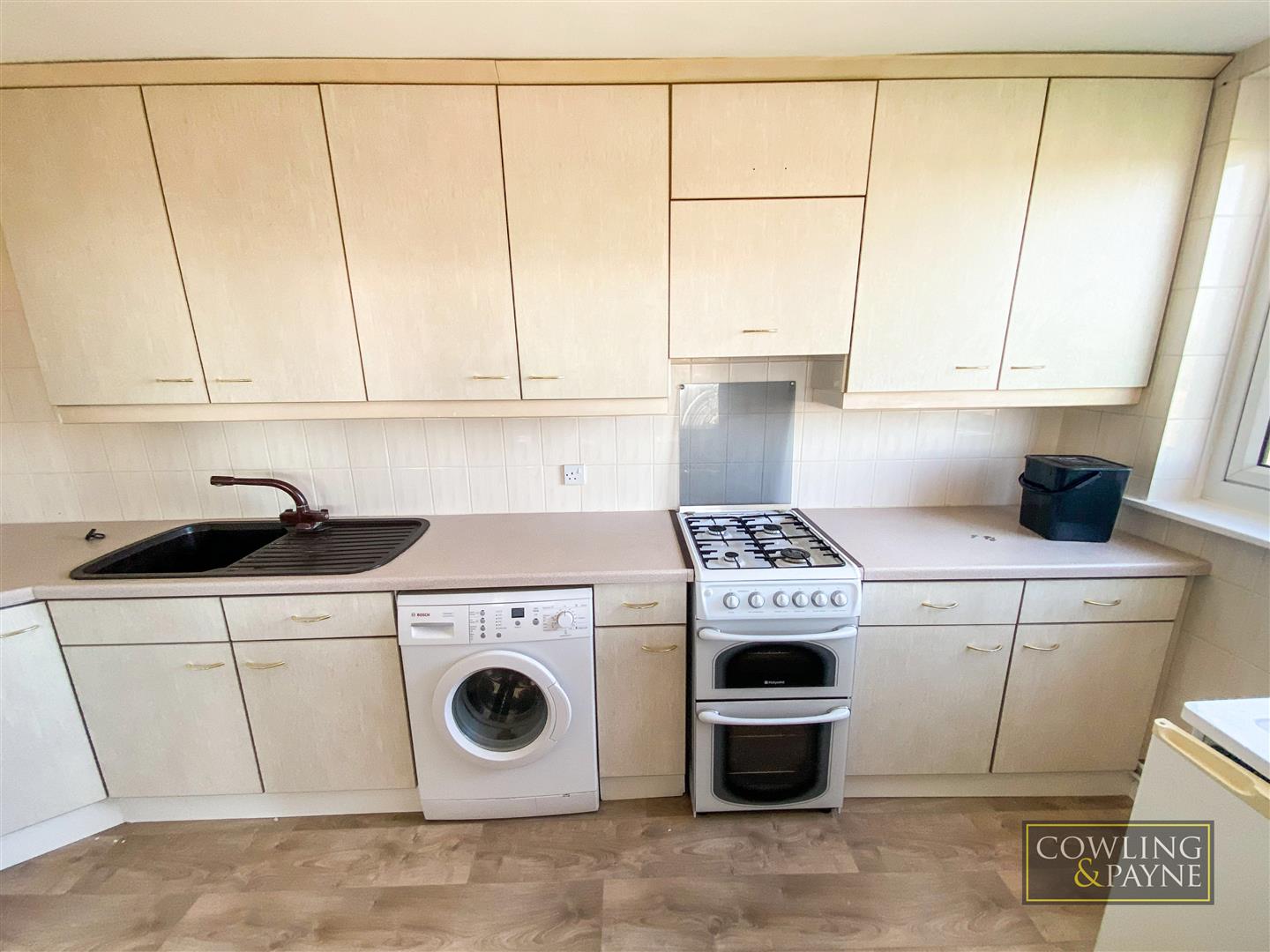 Flat Pantile Avenue in Southend-on-Sea