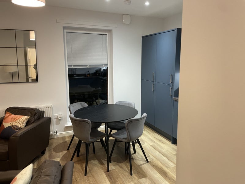 Room Greenholme Street in Glasgow