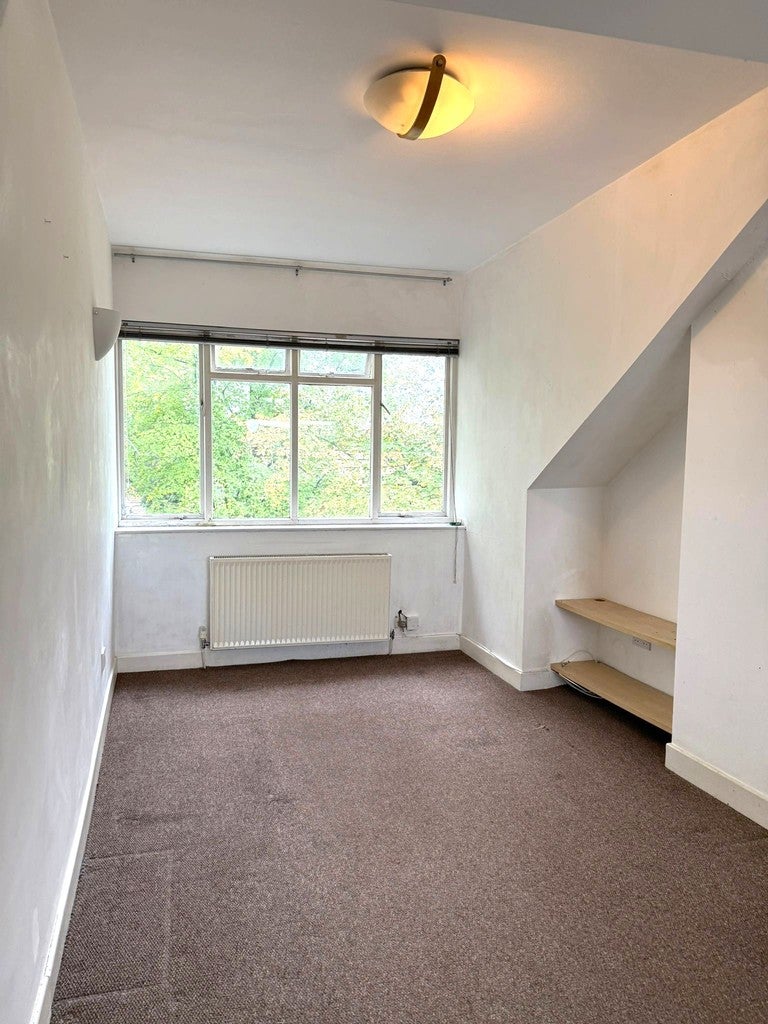 Flat Harehills Avenue in Leeds