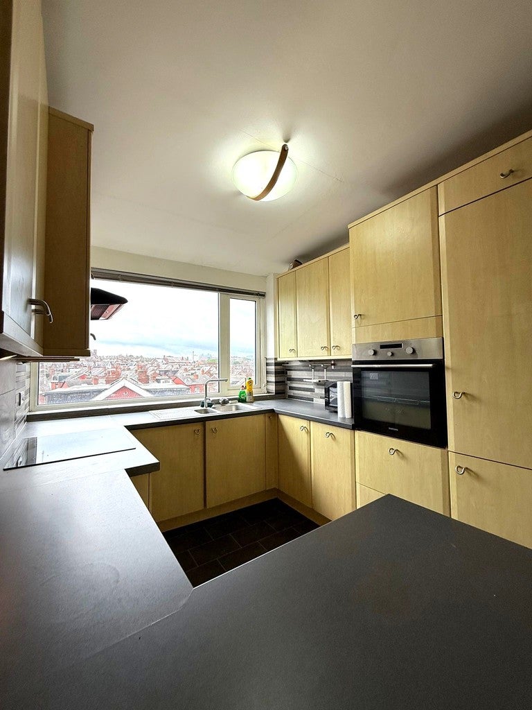 Flat Harehills Avenue in Leeds