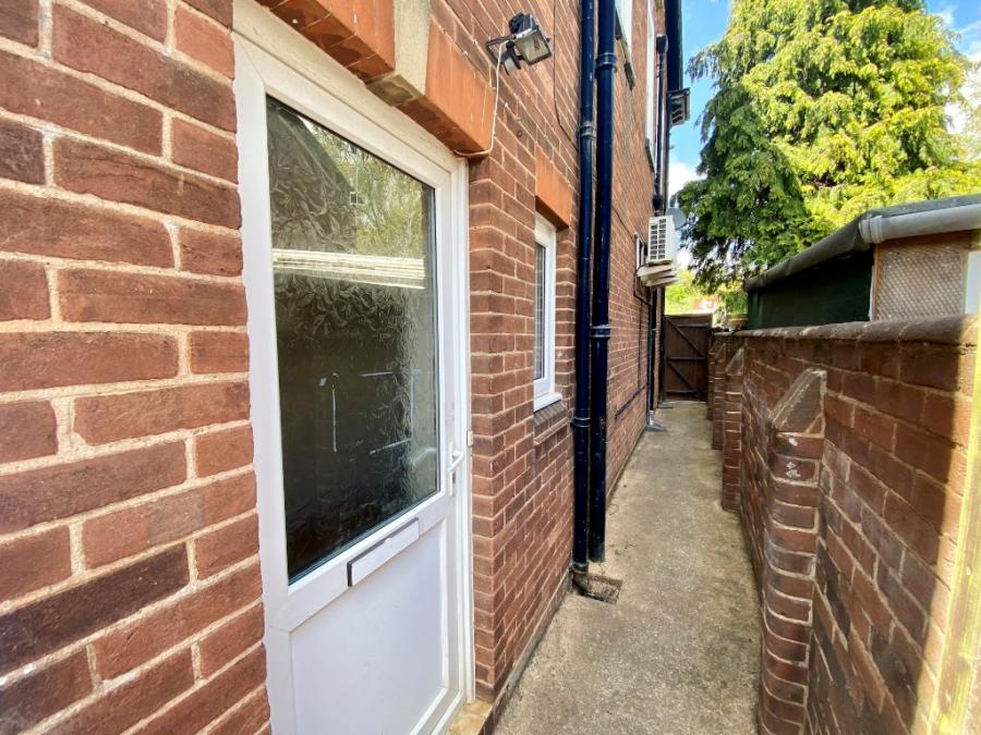 Flat Pinhoe Road in Exeter
