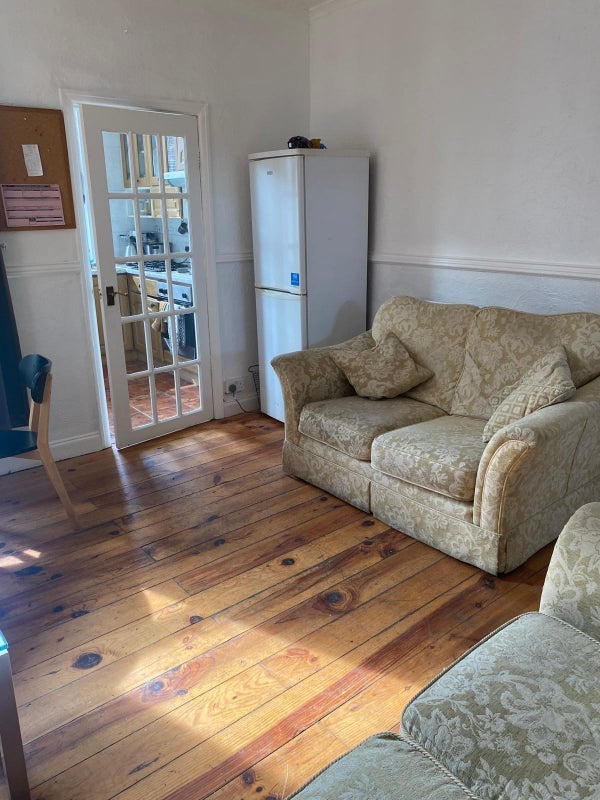 Room Olive Grove Road in Sheffield
