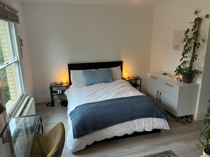Room Reighton Road in Greater London