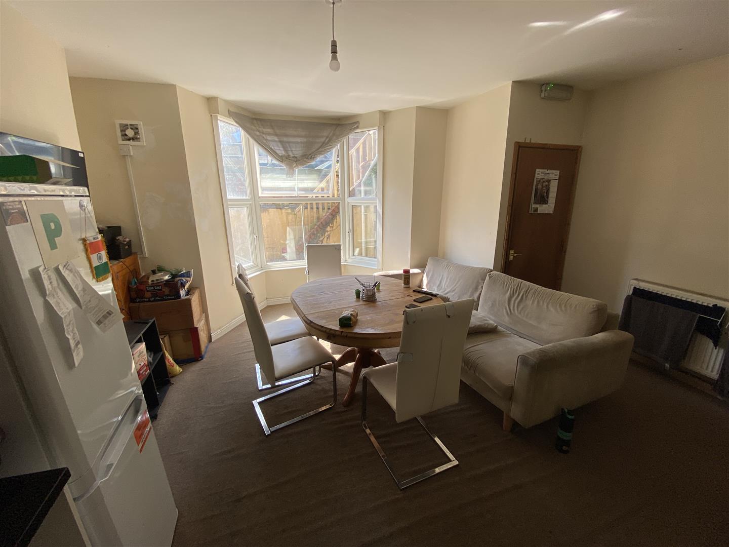 Flat Broadway in Pontypridd