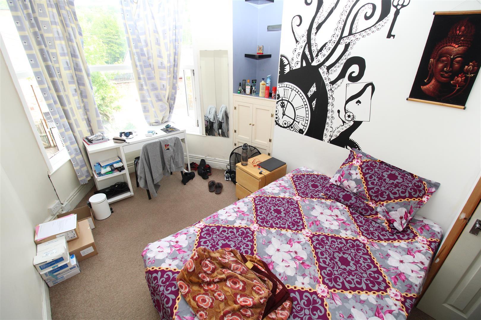 Flat Broadway in Pontypridd