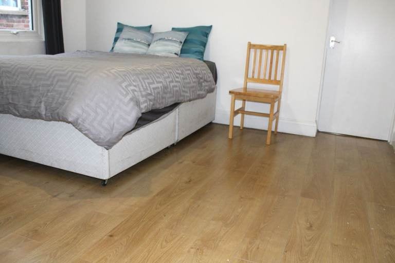 Flat Churchmead Road in Greater London