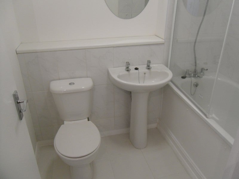 Flat Hallywell Crescent in Greater London