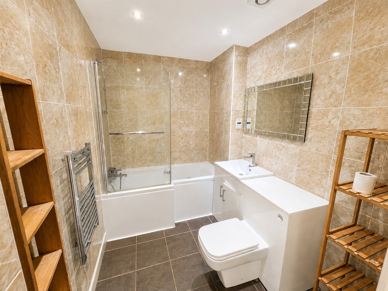 Flat Highfield Close in Greater London
