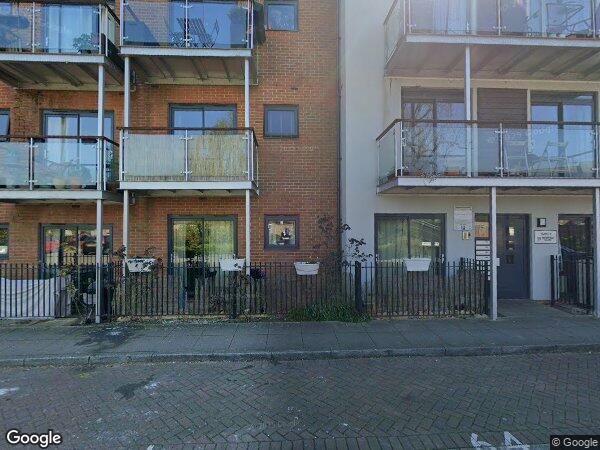 Flat Highfield Close in Greater London