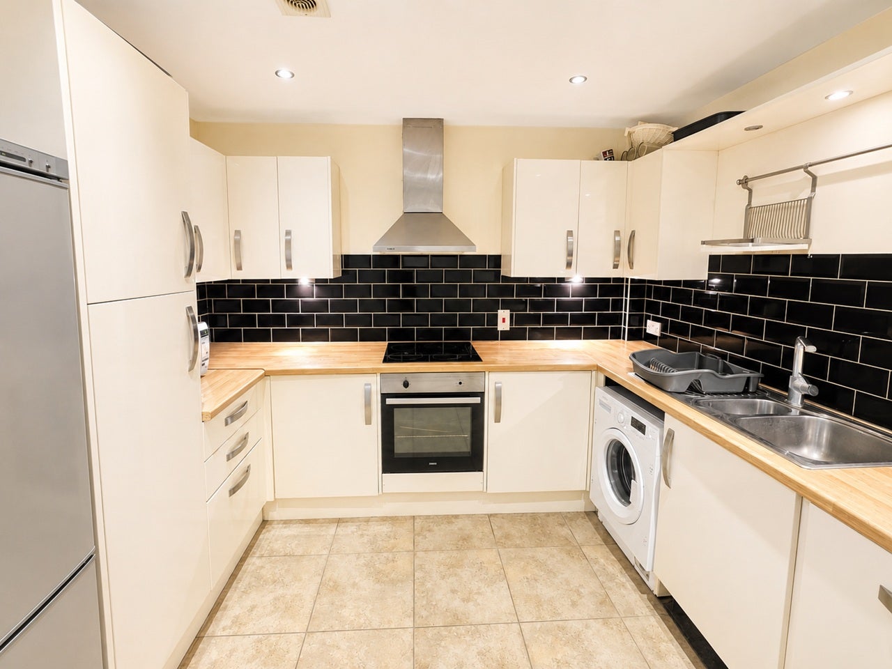 Flat Highfield Close in Greater London