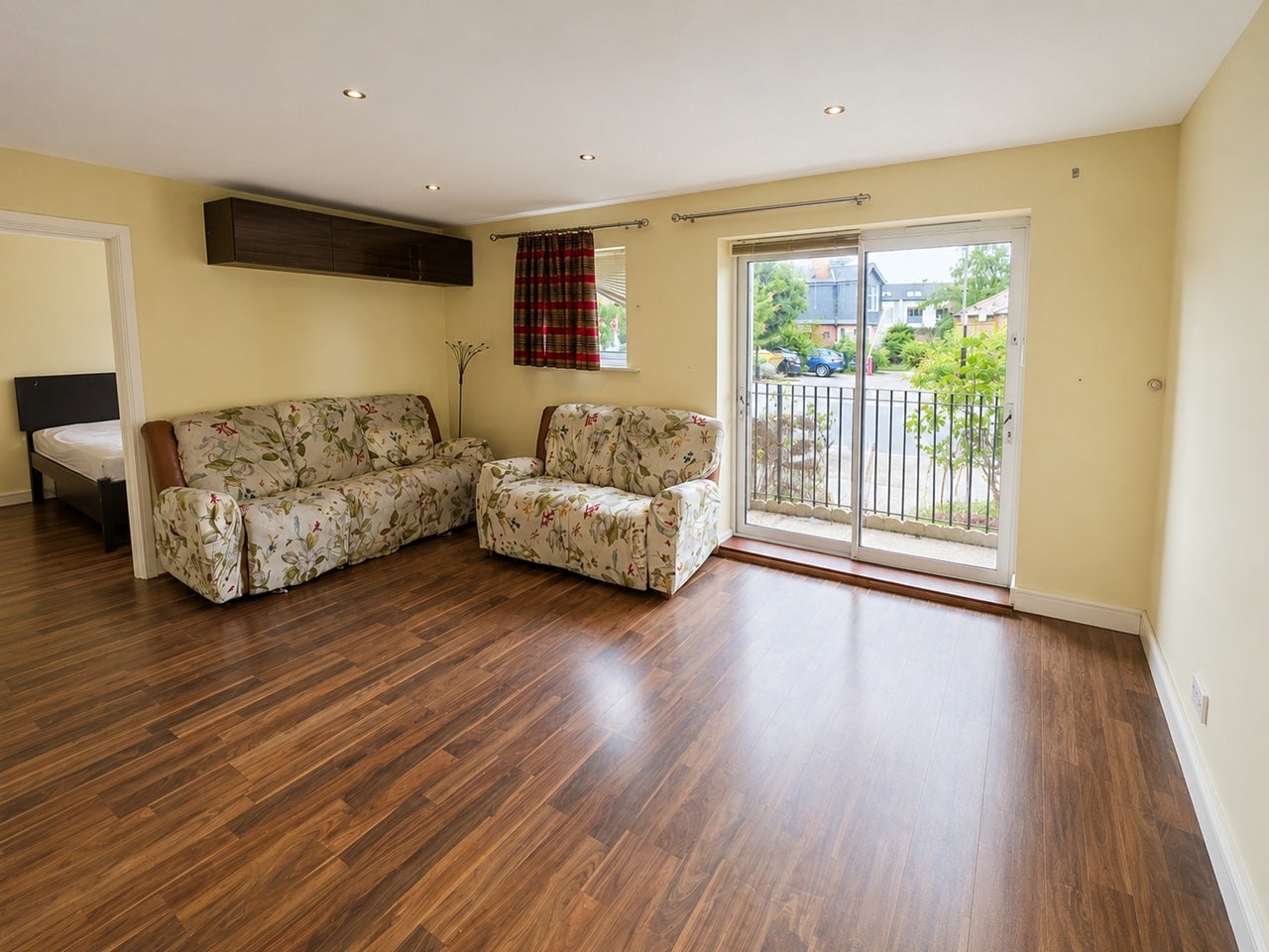 Flat Highfield Close in Greater London