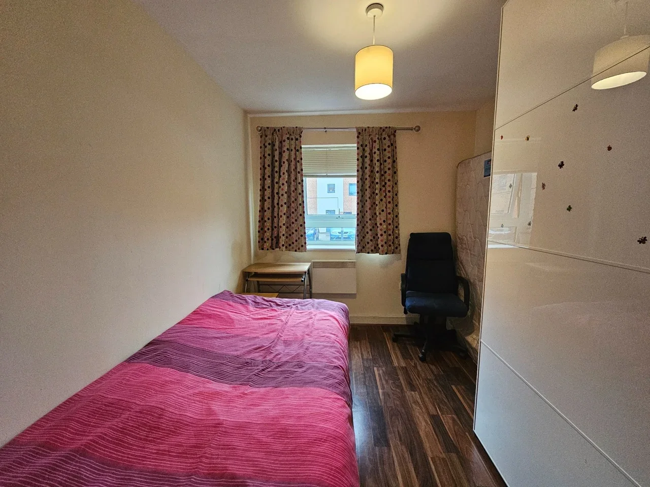 Flat Highfield Close in Greater London