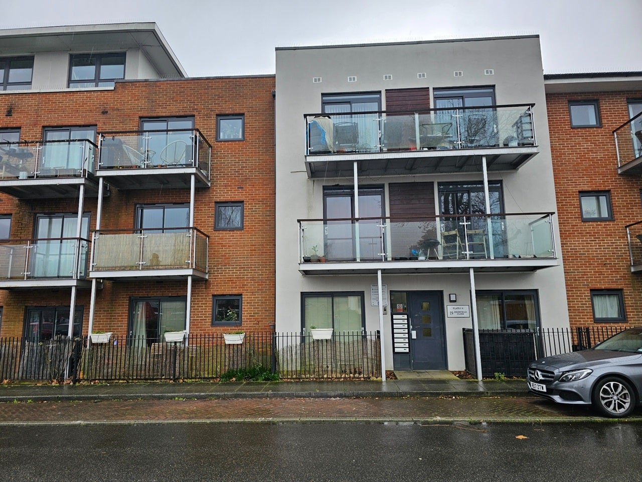 Flat Highfield Close in Greater London