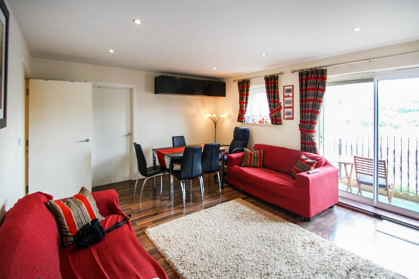 Flat Highfield Close in Greater London