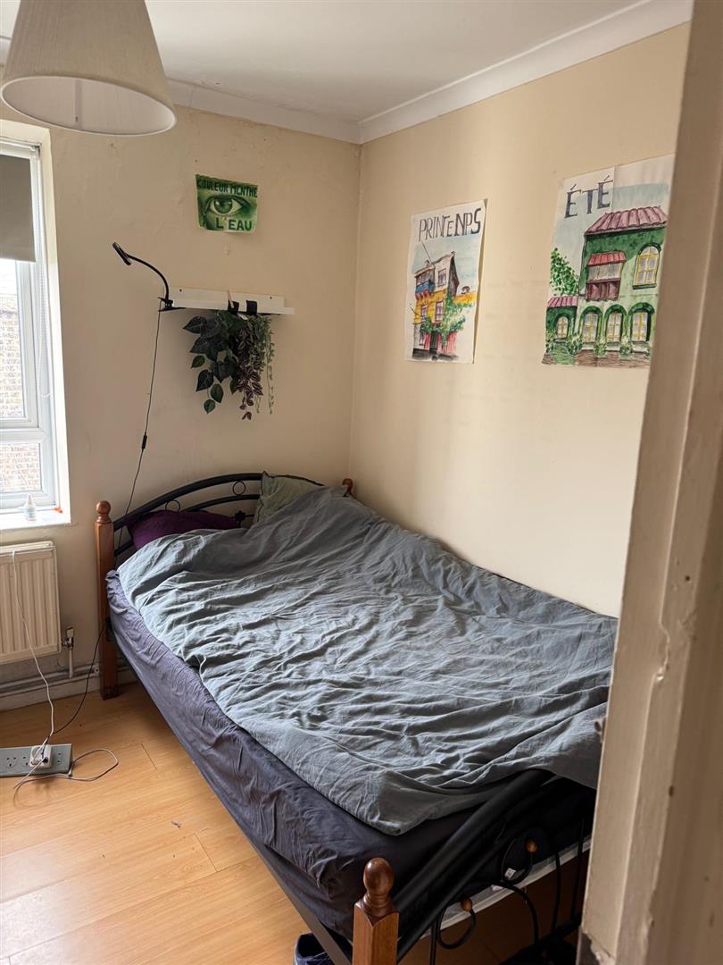 Flat Packington Street in Greater London