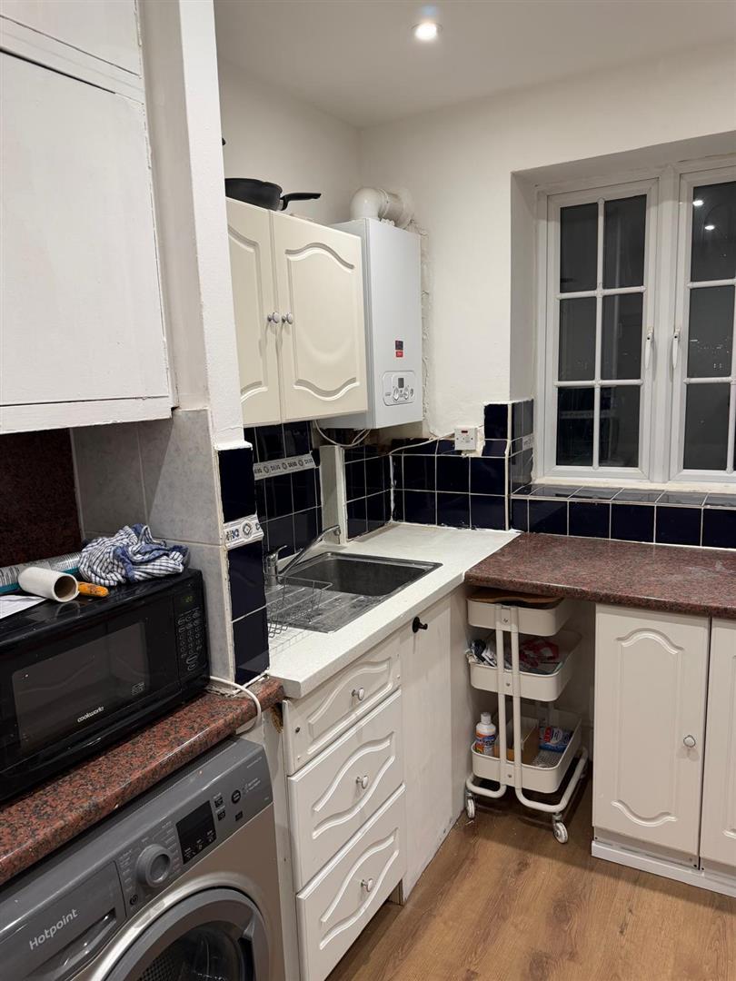 Flat Packington Street in Greater London