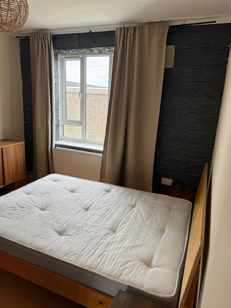 Flat Packington Street in Greater London