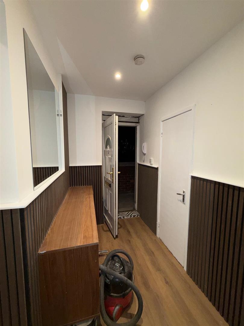 Flat Packington Street in Greater London
